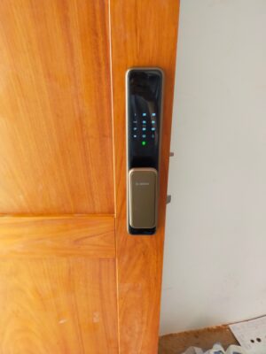 Khóa điện tử cửa gỗ Bosch EL600F EU