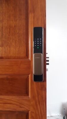 Khóa điện tử cửa gỗ Bosch EL600F EU
