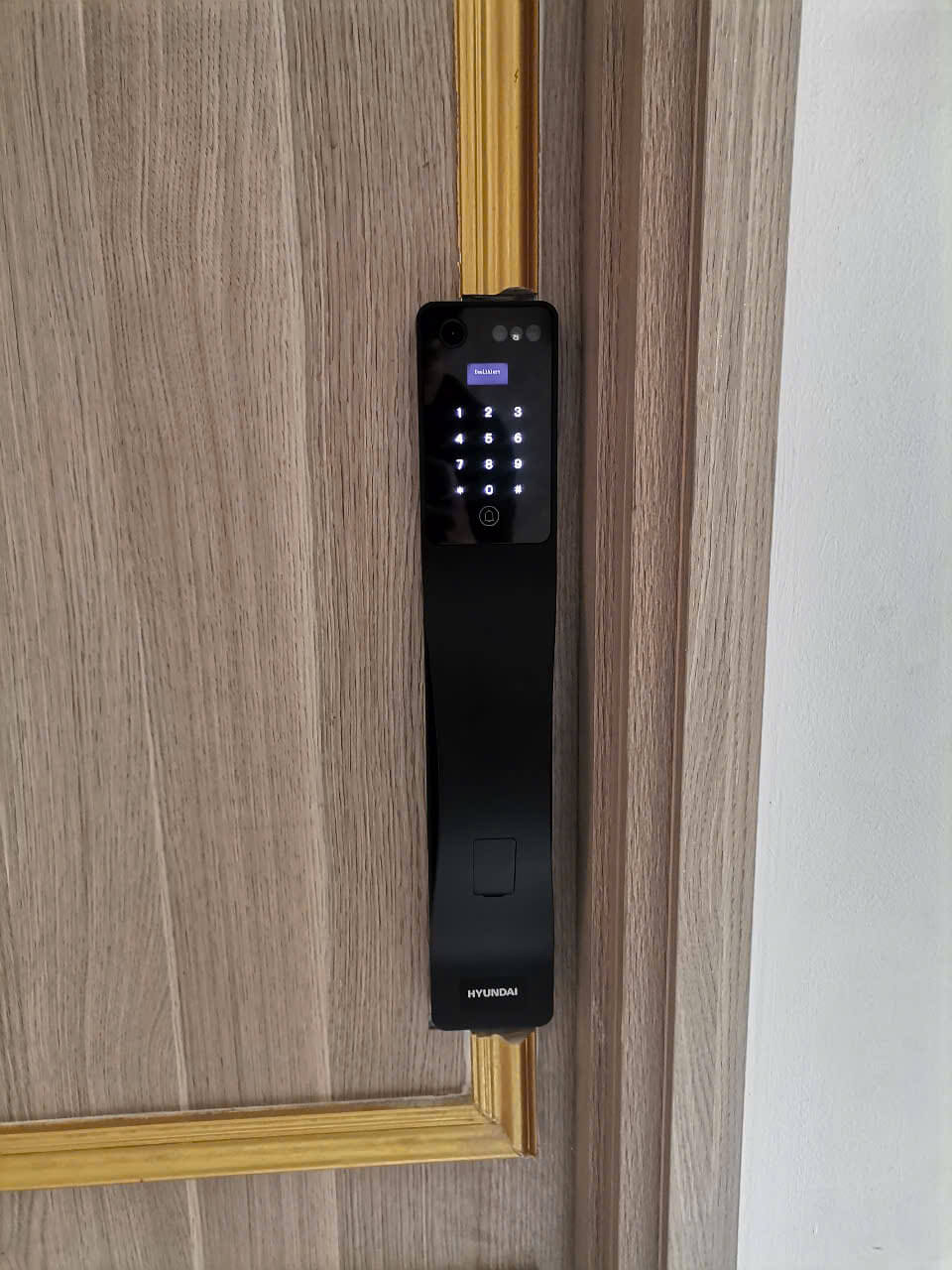 Khoá điện tử cửa gỗ Hyundai HY-SLA807F Black Khoá điện tử cửa gỗ Hyundai HY-SLA807F Black