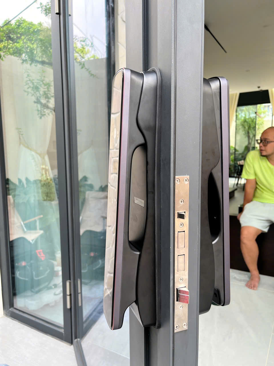 Khóa điện tử cửa gỗ Bosch EL800VF EU GRAY